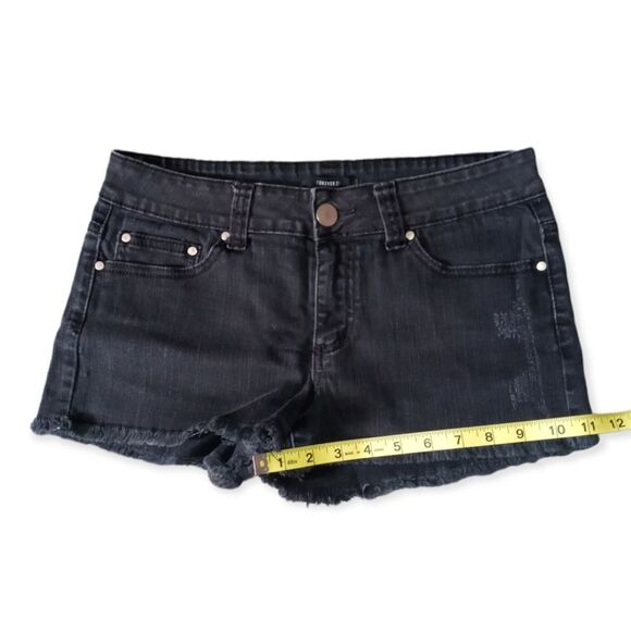 ❤️SALE! PRICE FINAL!❤️ FOREVER 21 BLACK JEAN SHORTS SIZE 29 - Picture 7 of 12